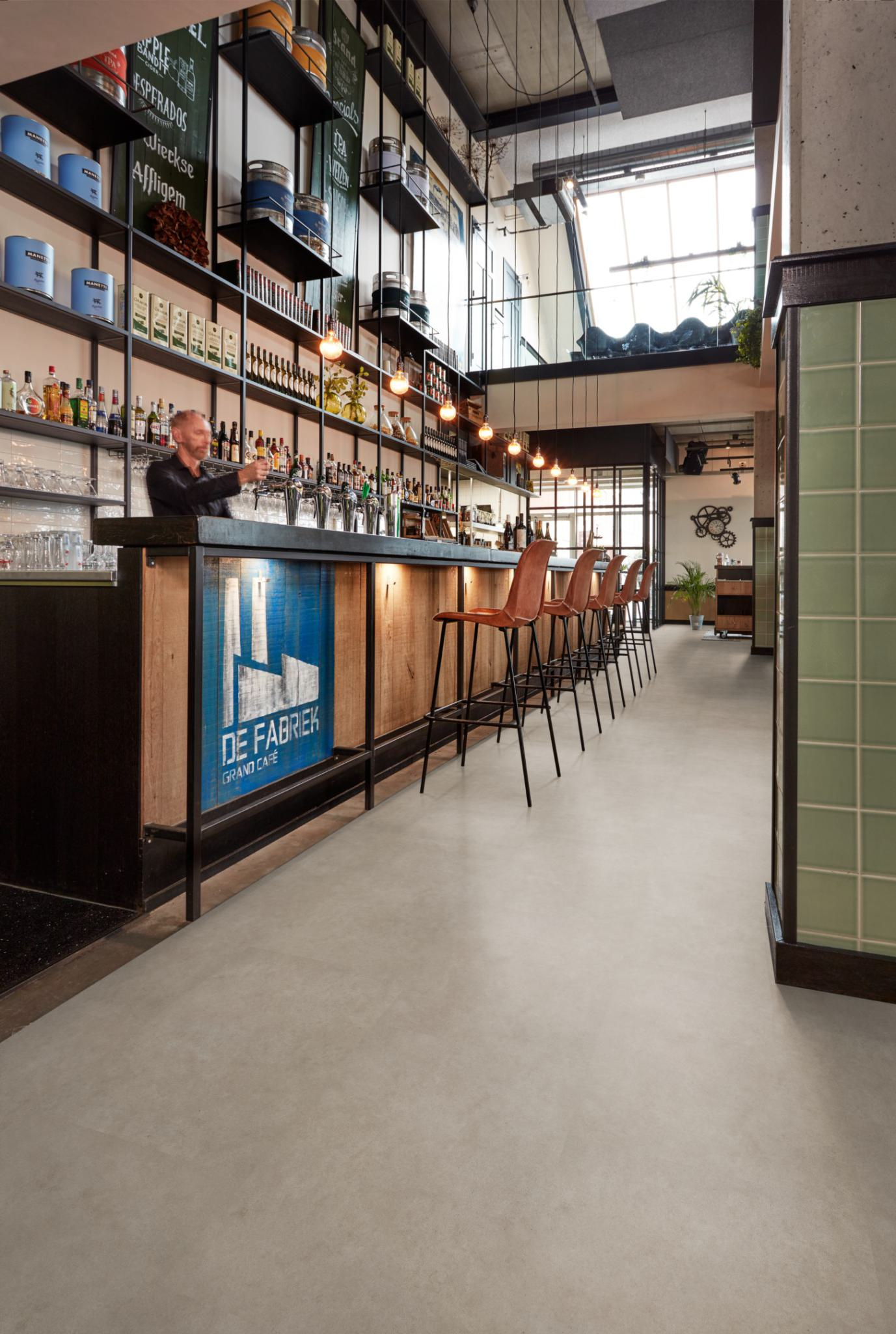 P529 loose lay light grey