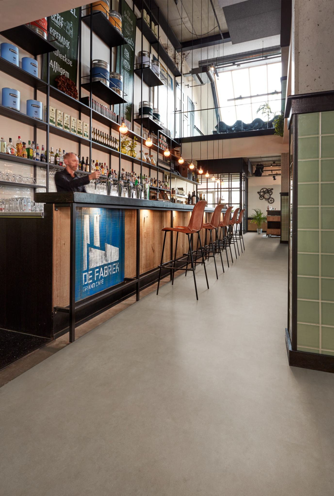 P529 loose lay taupe