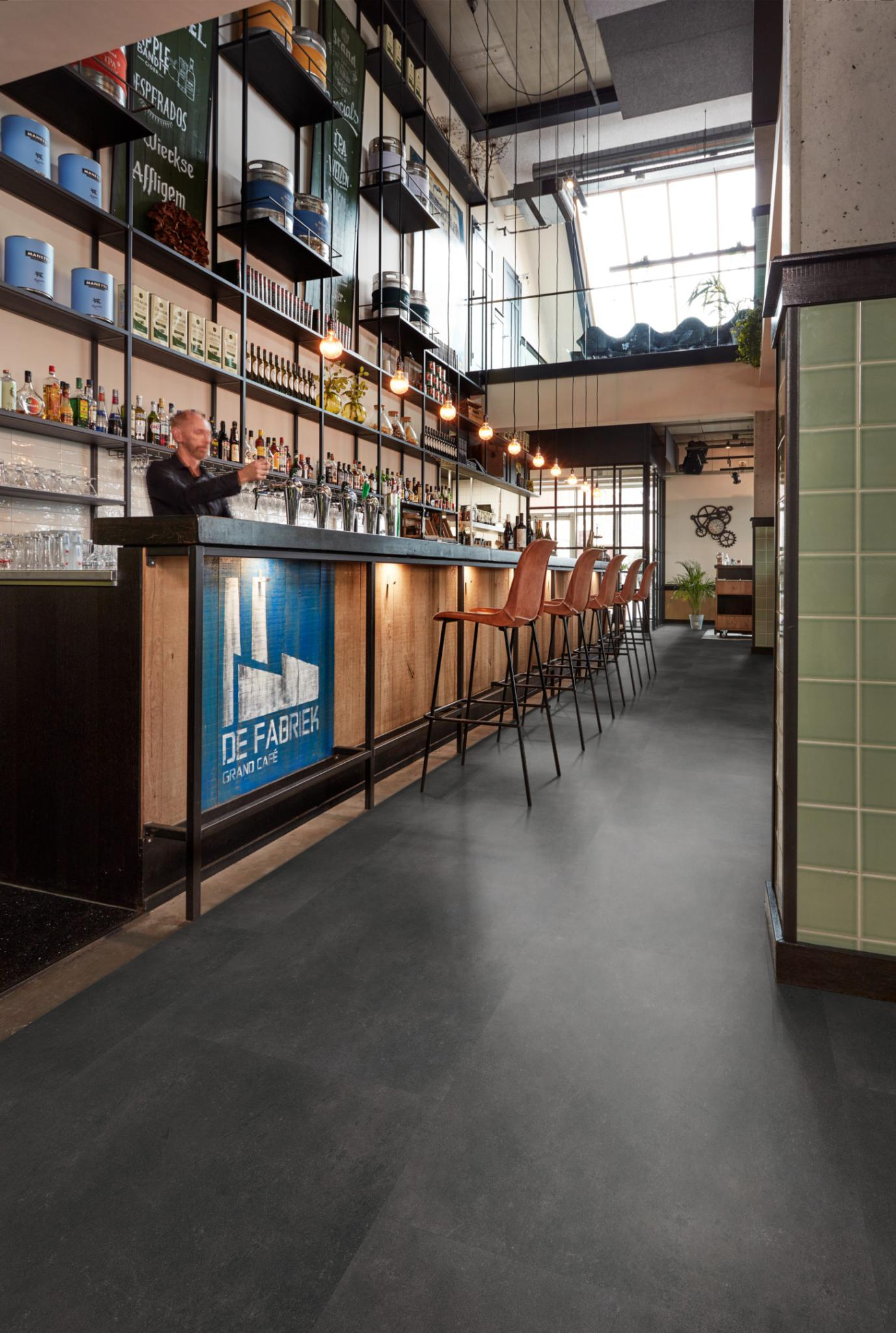 P341 XL dryback anthracite