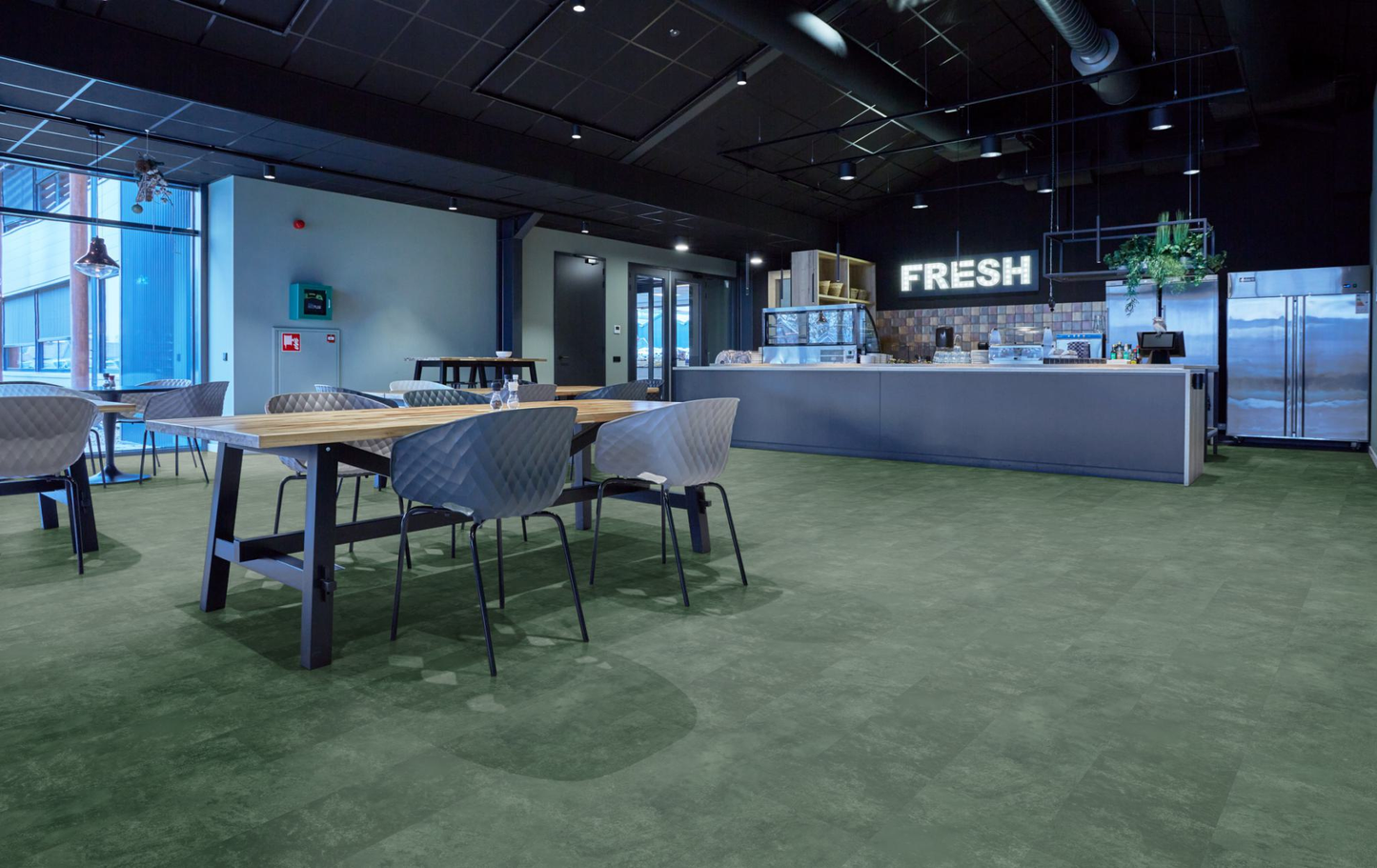 P370 dryback dark green