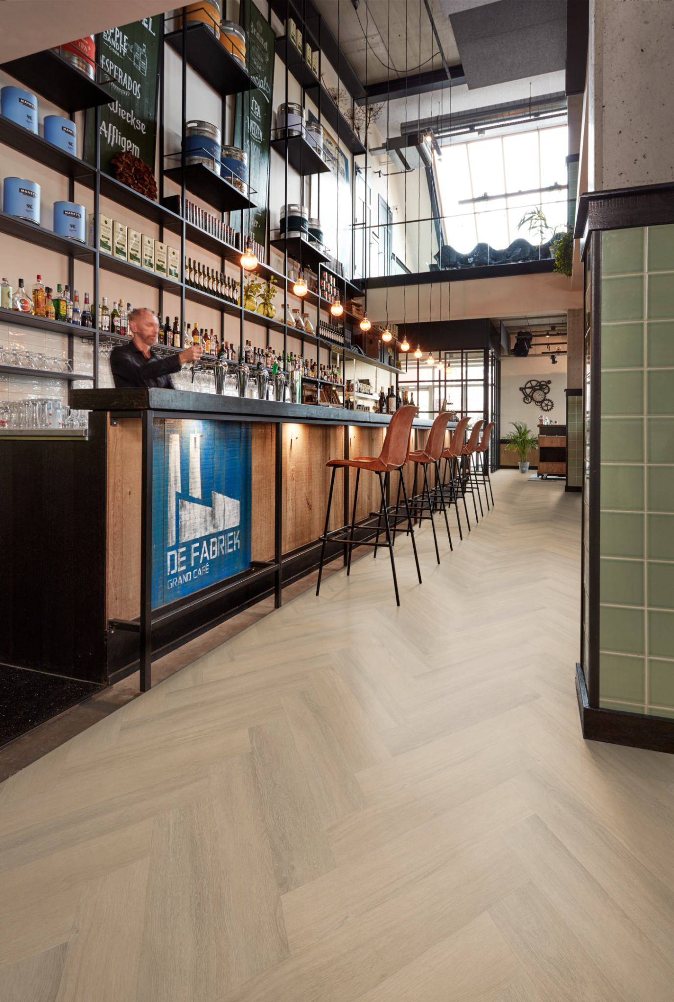 P595 visgraat click SRC warm beige